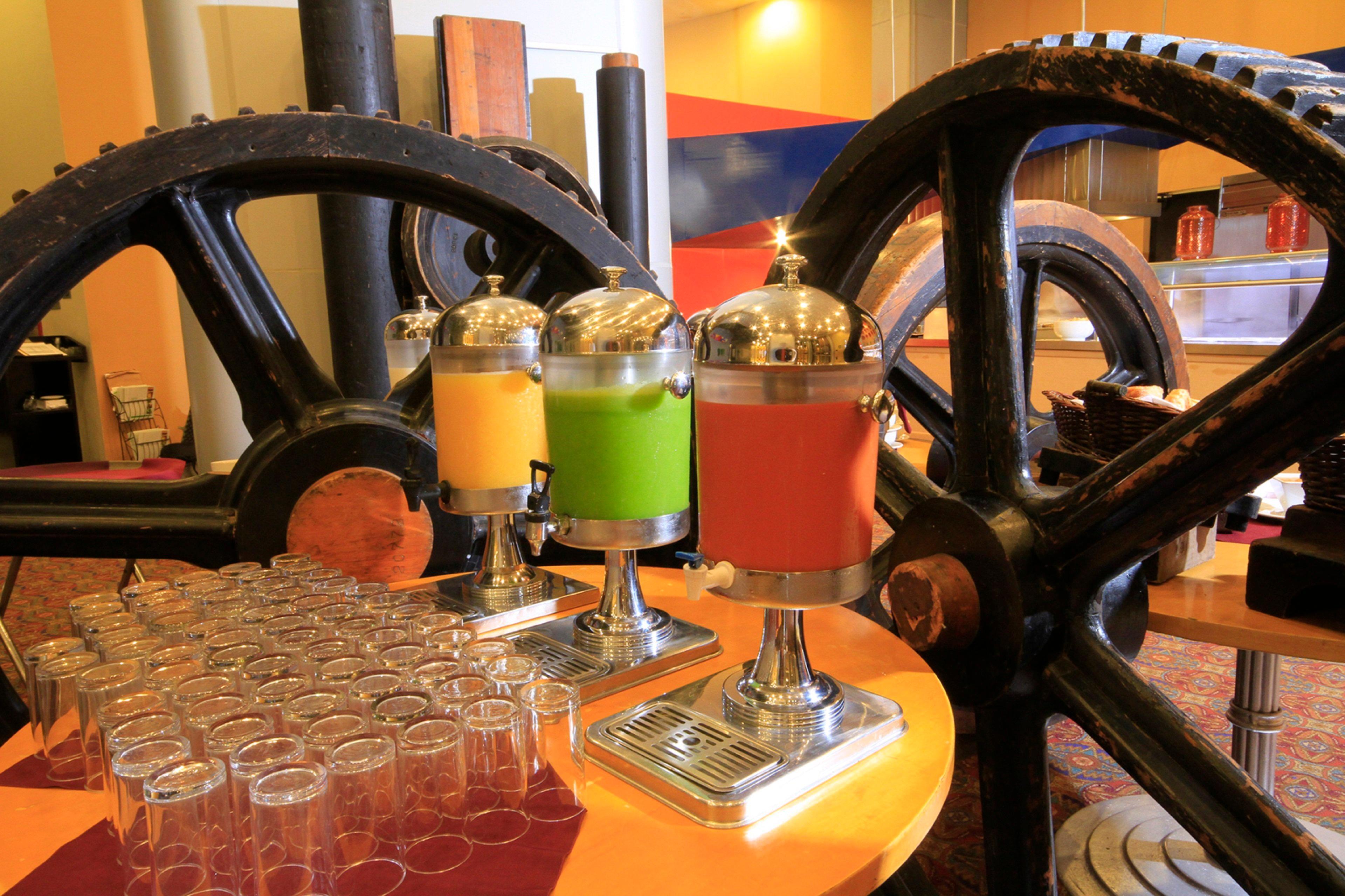 Holiday Inn Monterrey-Parque Fundidora By Ihg Екстер'єр фото Juice dispensers