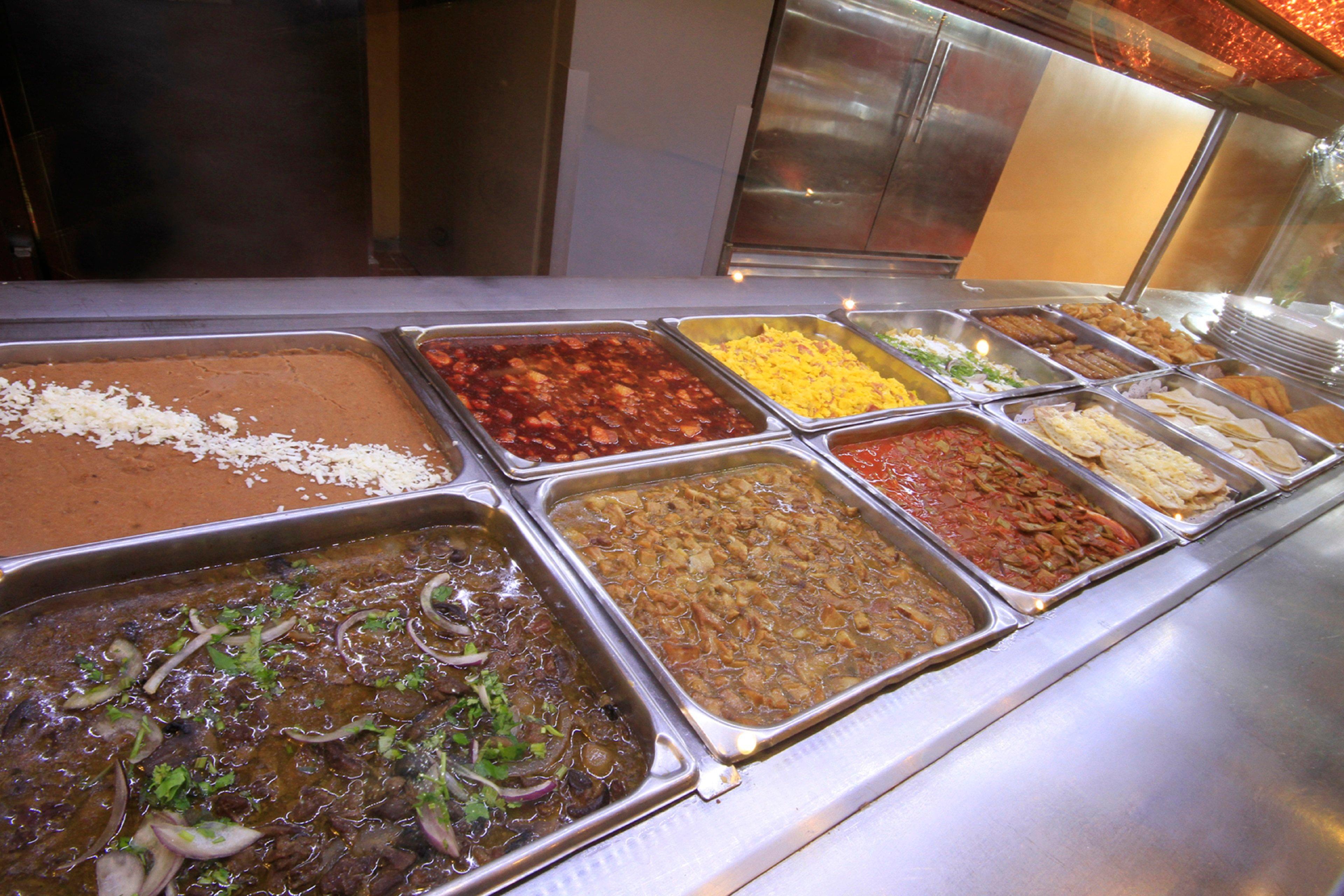 Holiday Inn Monterrey-Parque Fundidora By Ihg Екстер'єр фото A selection of Mexican food at a buffet
