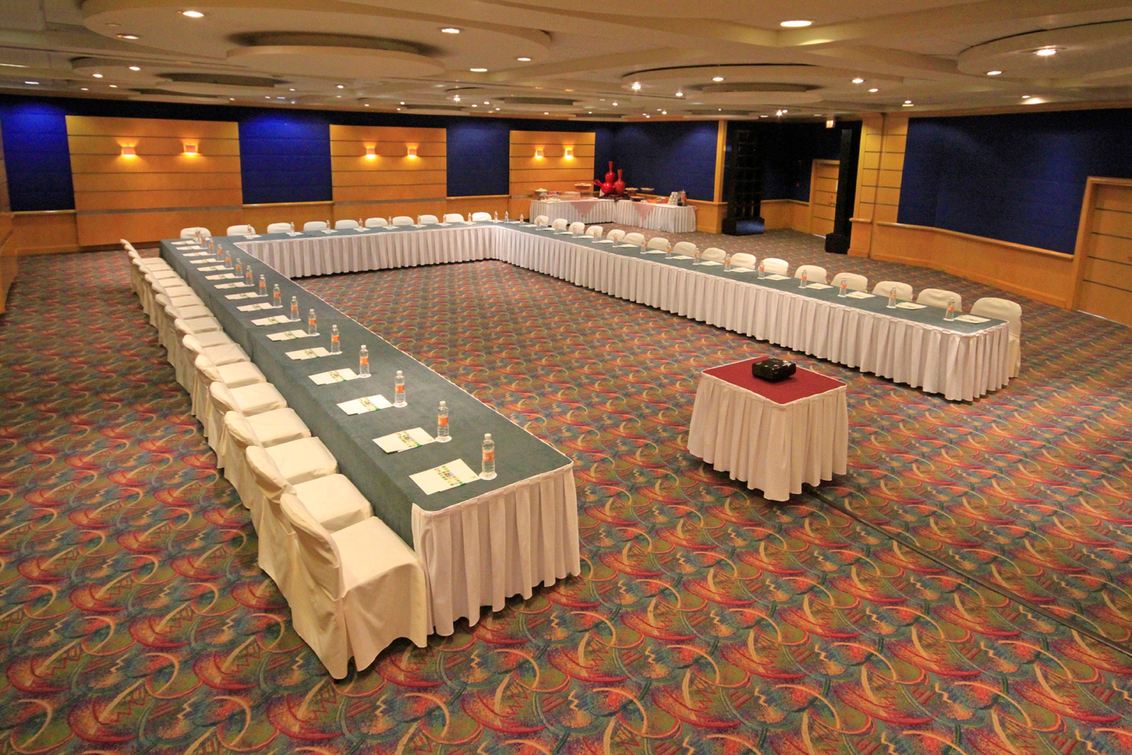 Holiday Inn Monterrey-Parque Fundidora By Ihg Екстер'єр фото U-shaped table layout