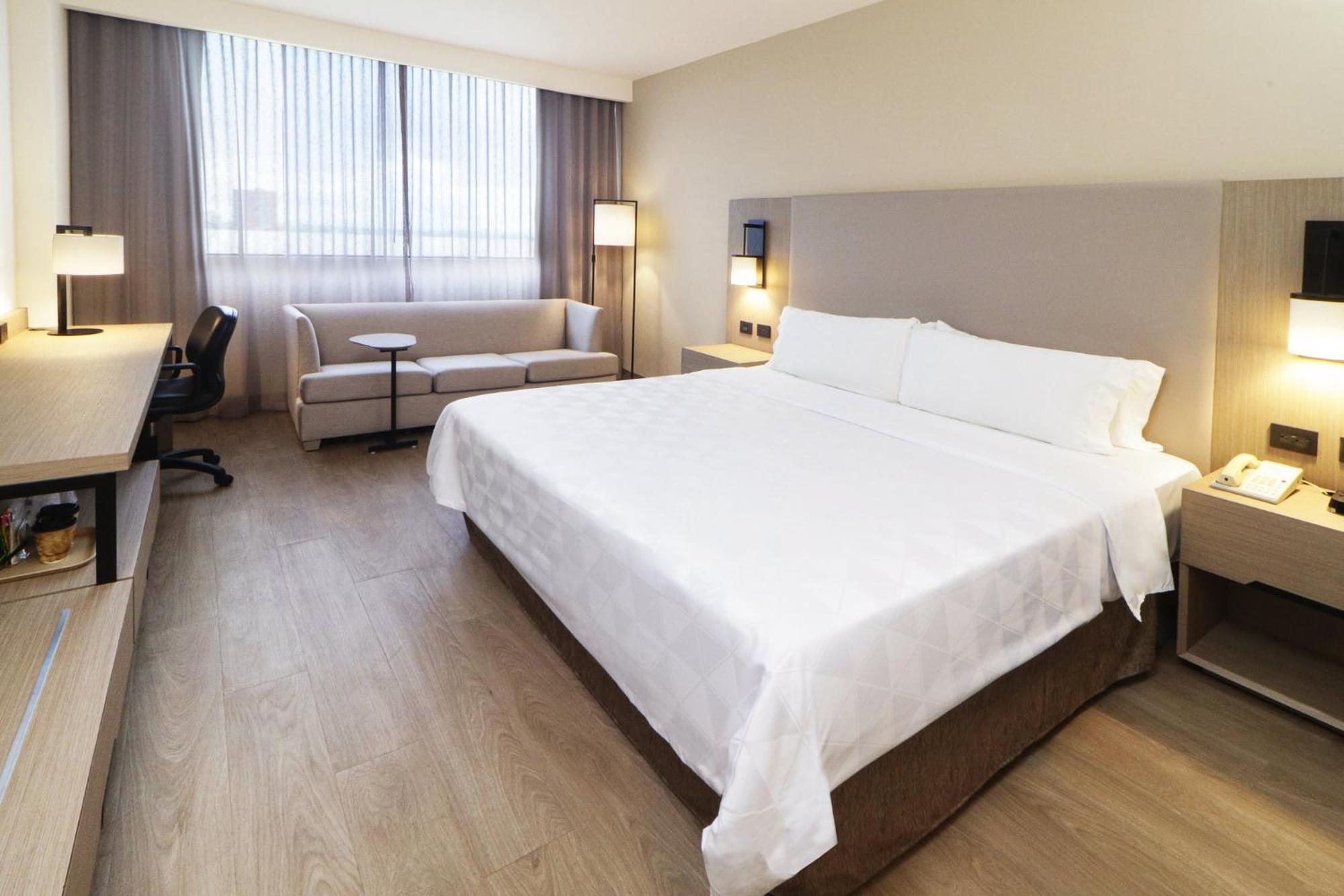 Holiday Inn Monterrey-Parque Fundidora By Ihg Екстер'єр фото A room at the hotel
