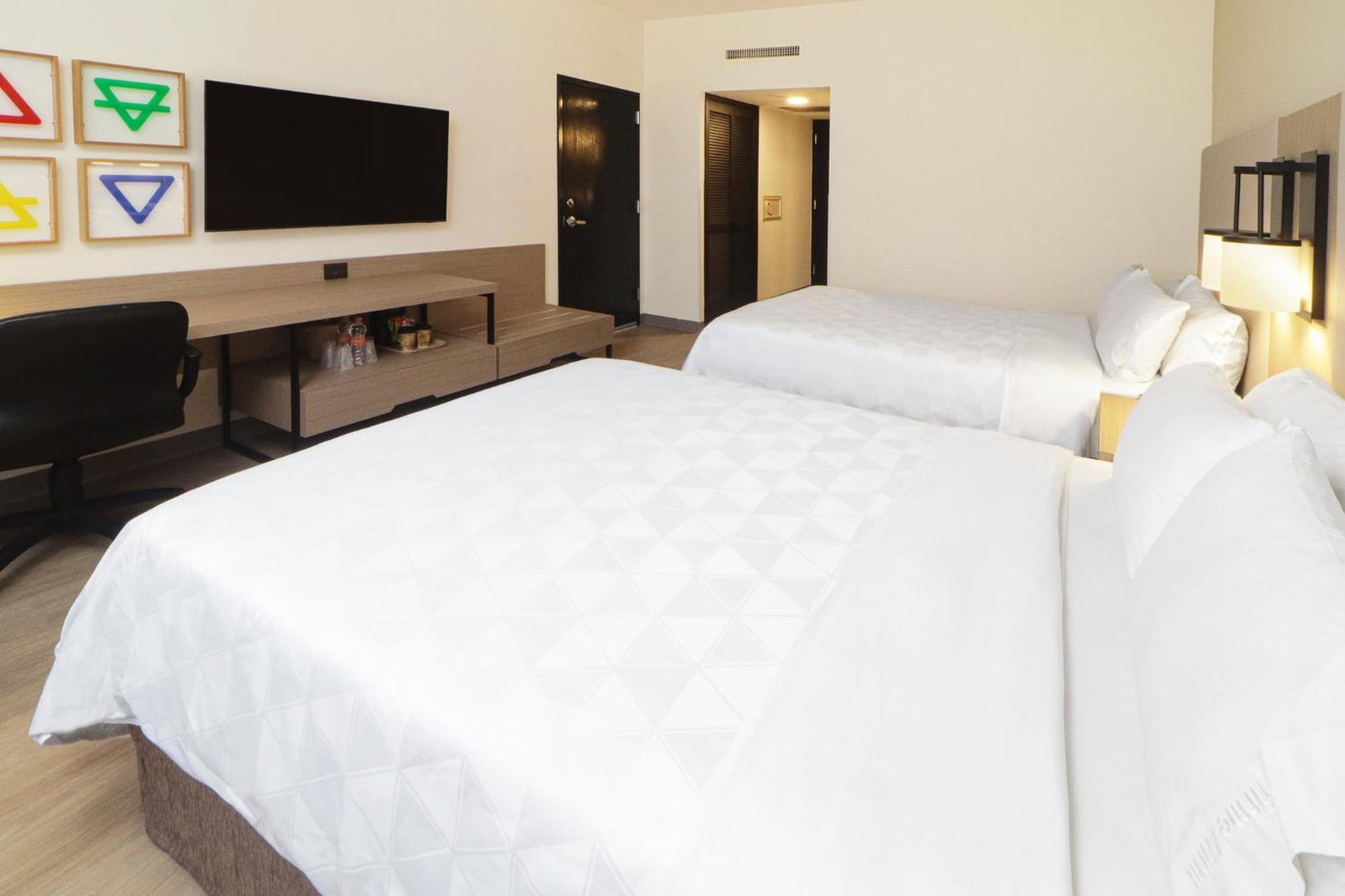 Holiday Inn Monterrey-Parque Fundidora By Ihg Екстер'єр фото A typical room at the Holiday Inn Express