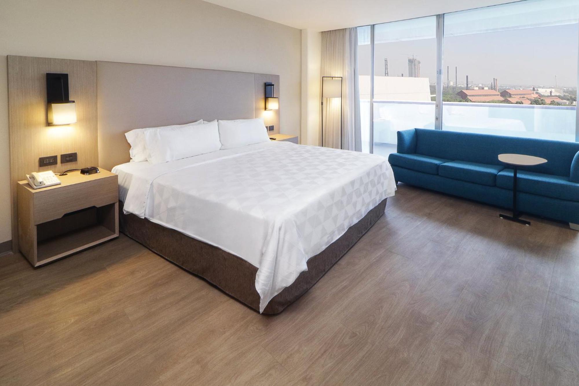 Holiday Inn Monterrey-Parque Fundidora By Ihg Екстер'єр фото A room at the Hilton London Heathrow